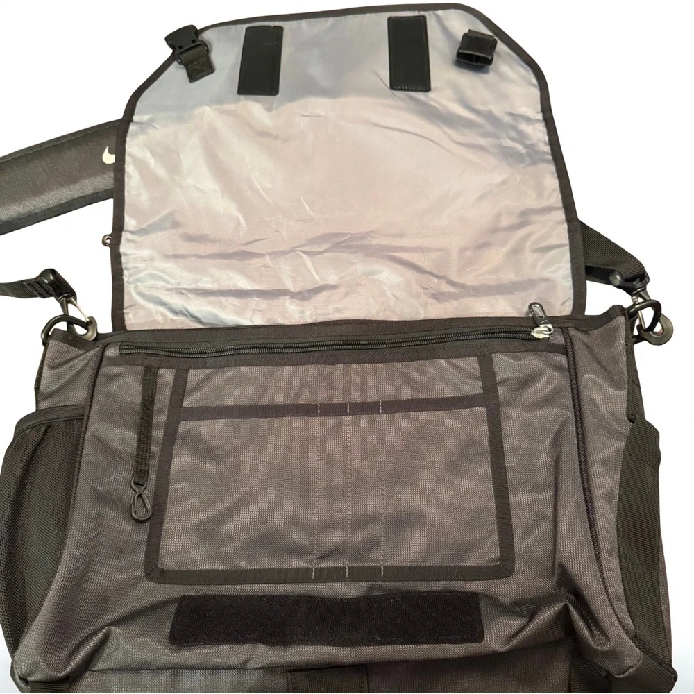 Nike Messenger Laptop Travel Bag w/ HP Logo